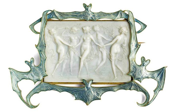 rene lalique-Nymphes-dansantes-et-chauve-souris-»-Dancing-nymphs-and-bats-brooch,-created-circa-1902-1903