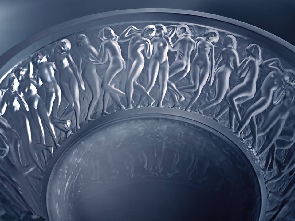 Let’s discover the Bacchantes bowl today. Lalique reinvents here a famous vase created in 1927