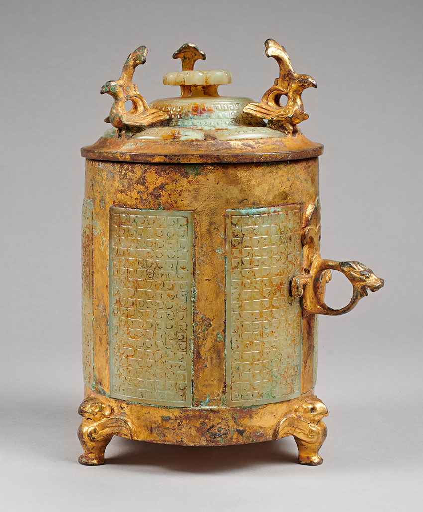 5.-FILIPPO-SALVIATI-Chapter_Covered-cup_-Jade-and-gilt-bronze_-Han-dynasty_-17-×-10.1-cm_page-80_850_W