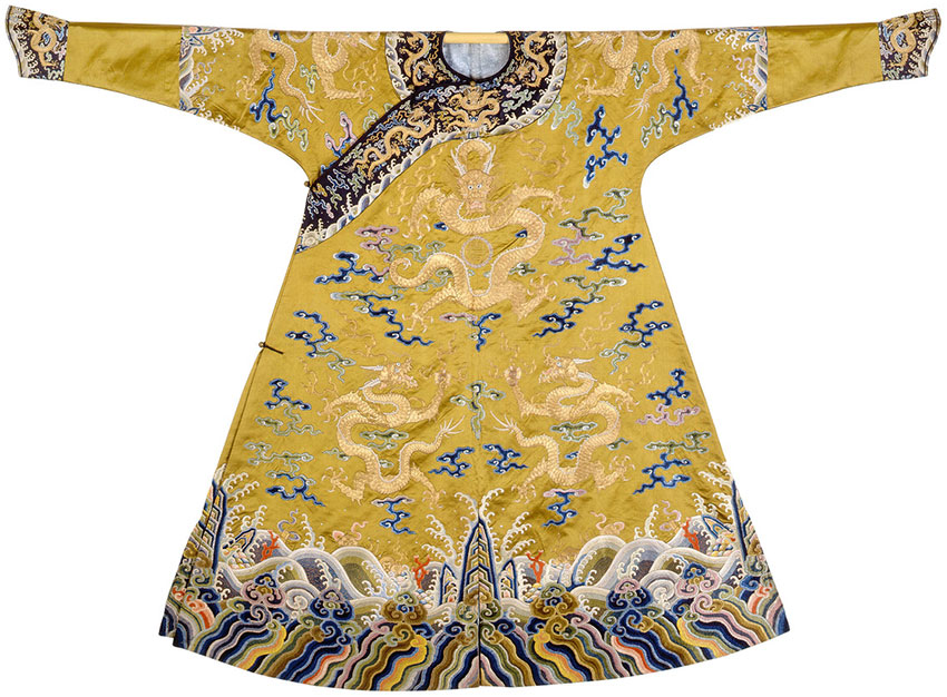Emperor-court-robe,-embroidered-silk-with-seed-pearls_Qing-dynasty,-Qianlong-period,-145-×-190-cm-version-two