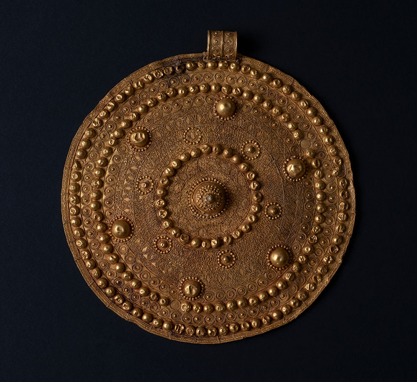 Pectoral_-Rao-Nguiguela-Senegal.-12th–13th-century.-Gold_African-Art
