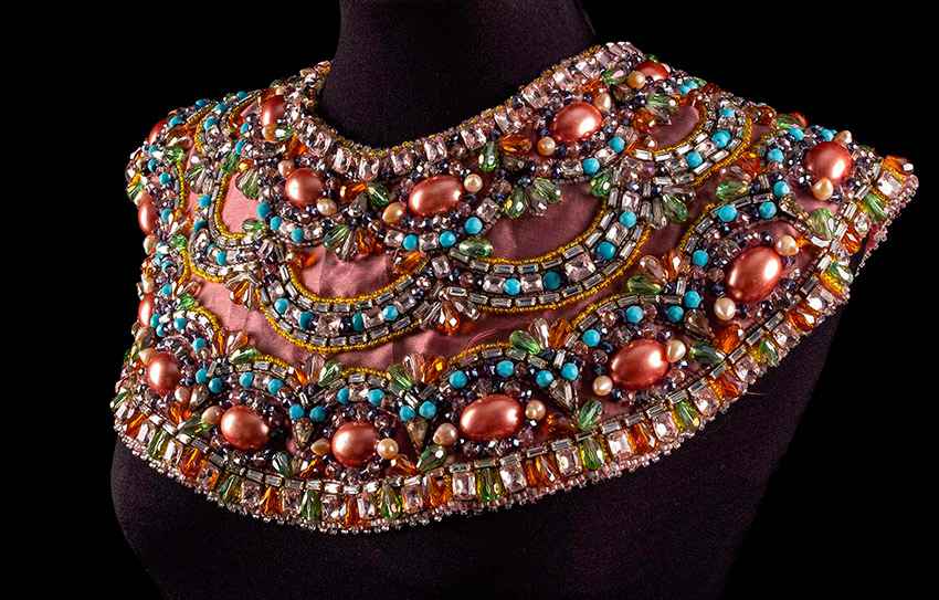 195.-Pectoral,-luneville embroidery-by-Johan-Luc-Katt