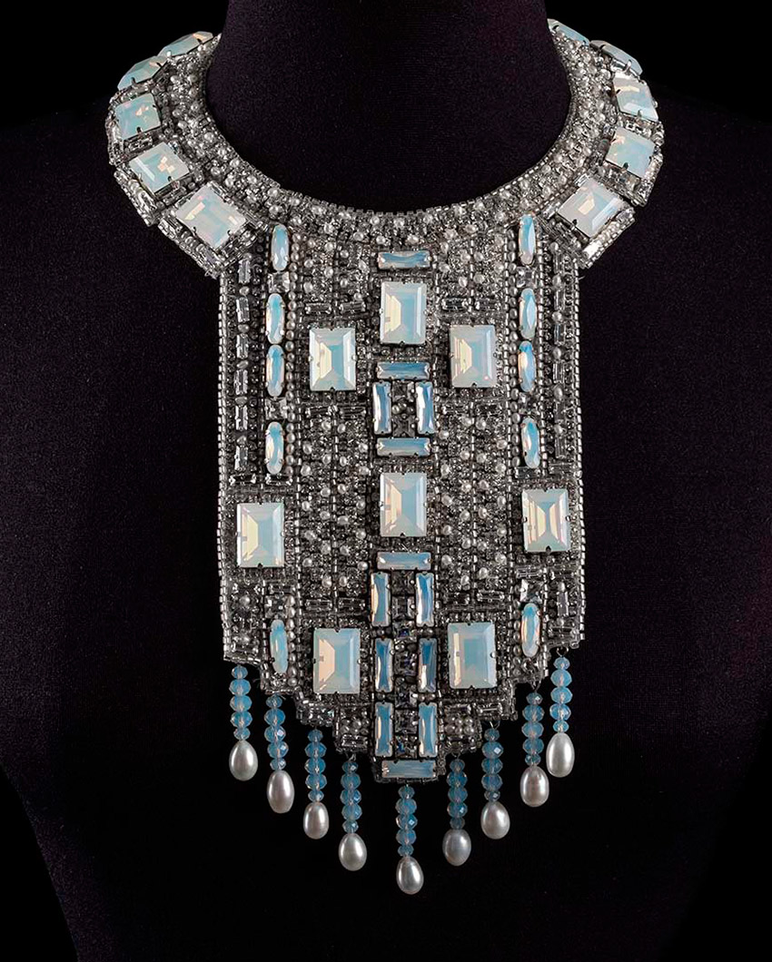 204.-Necklace,-luneville embroidery-by-Johan-Luc-Katt